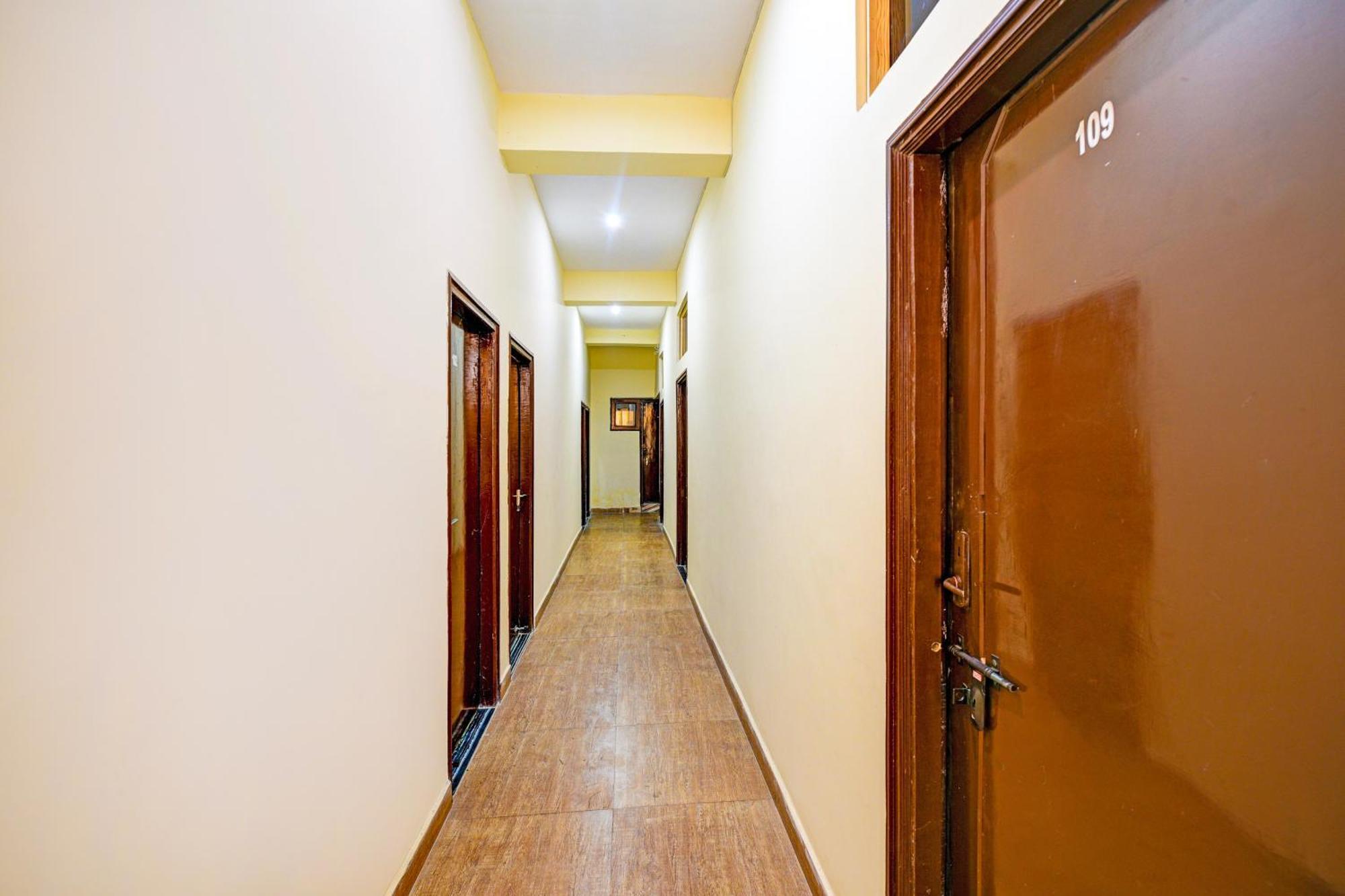 Hotel O Aj Star Hotel Faridabad Bagian luar foto